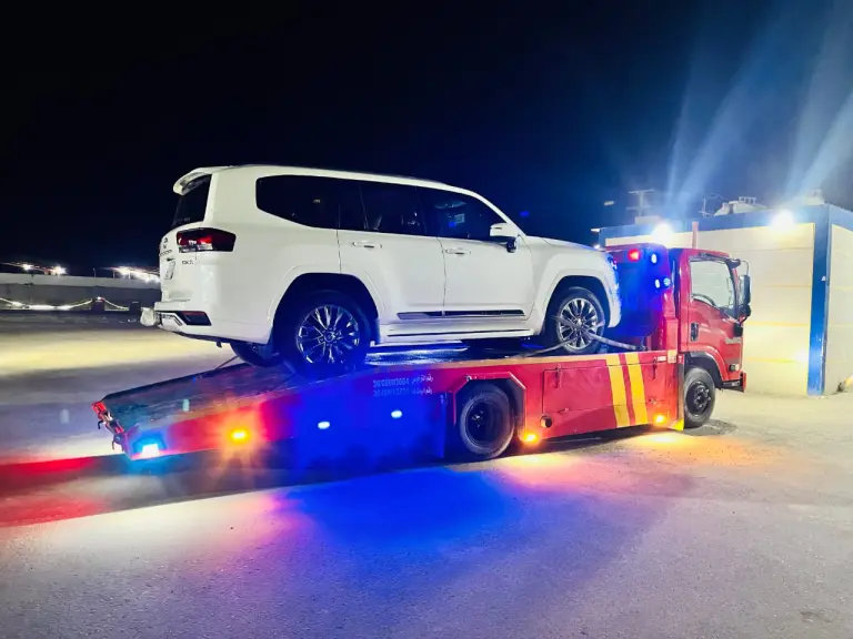 سطحه النعيريه-toyota-4x4-white